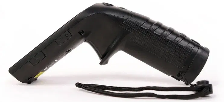 разъемы USB и SIM закрыты резиновыми заглушками